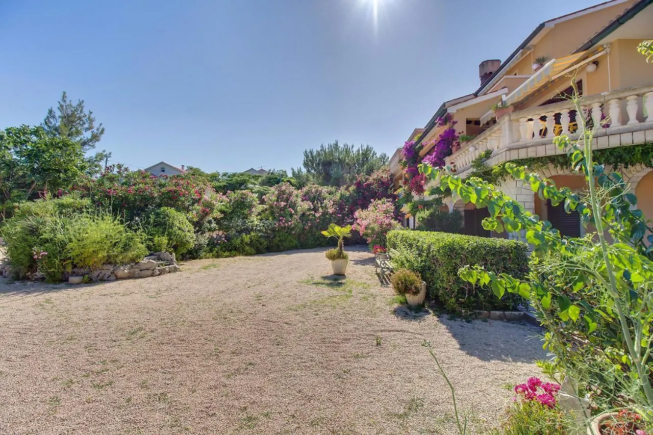 Apartment Apartmani Mavrinac Nerezine Croatia
