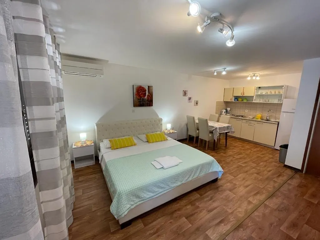 Apartment Apartmani Mavrinac Nerezine