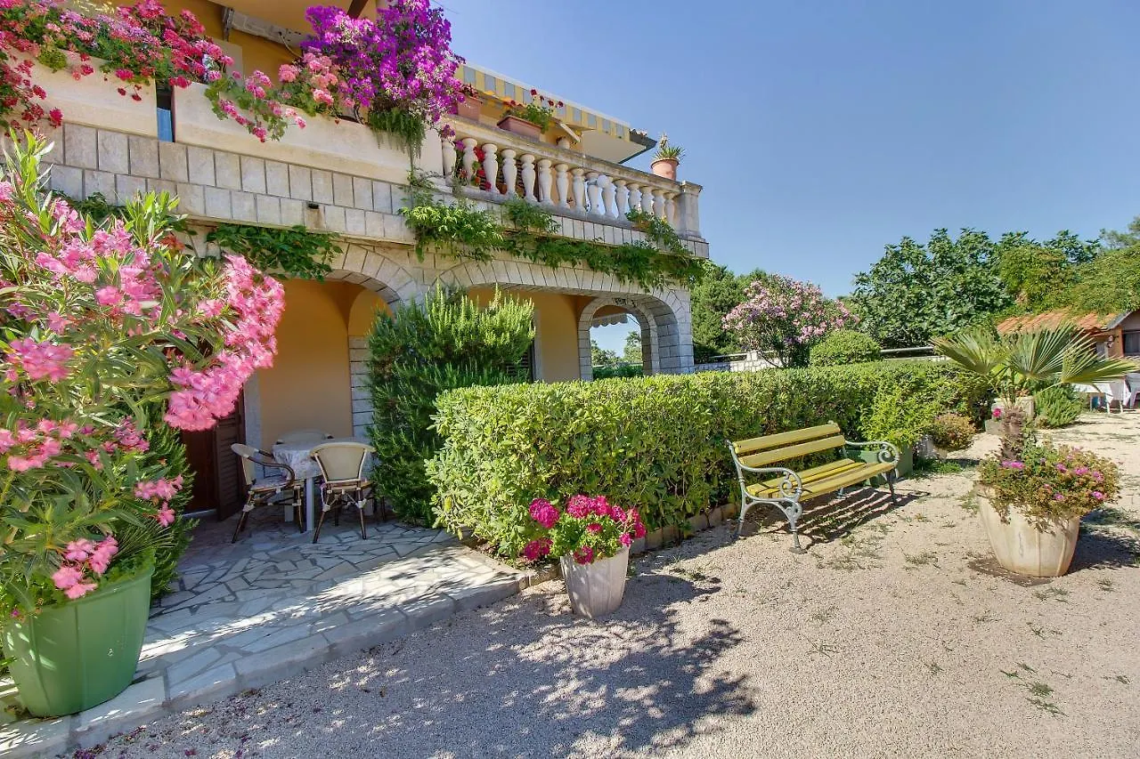 Apartmani Mavrinac Nerezine 0*,  Croatia